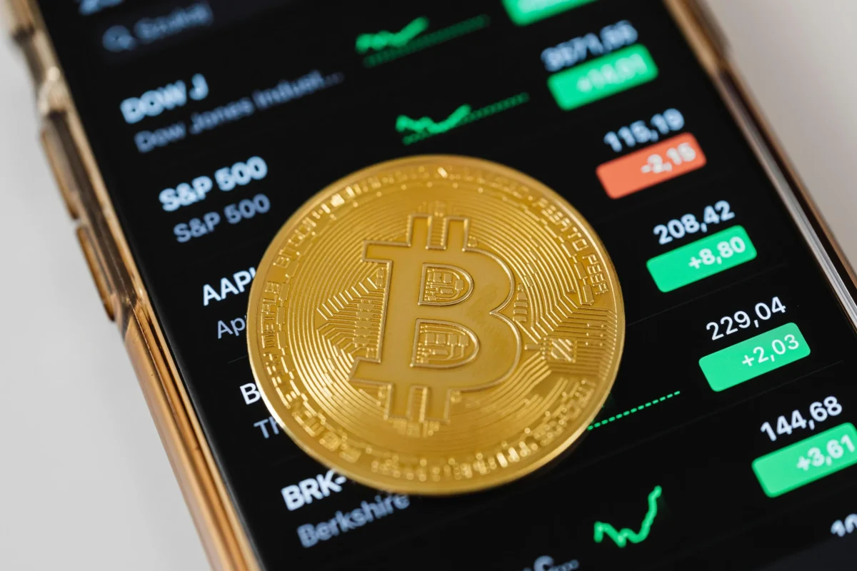 比特币持有范围,分析师观看$ 97K - $ 106K的关键反应