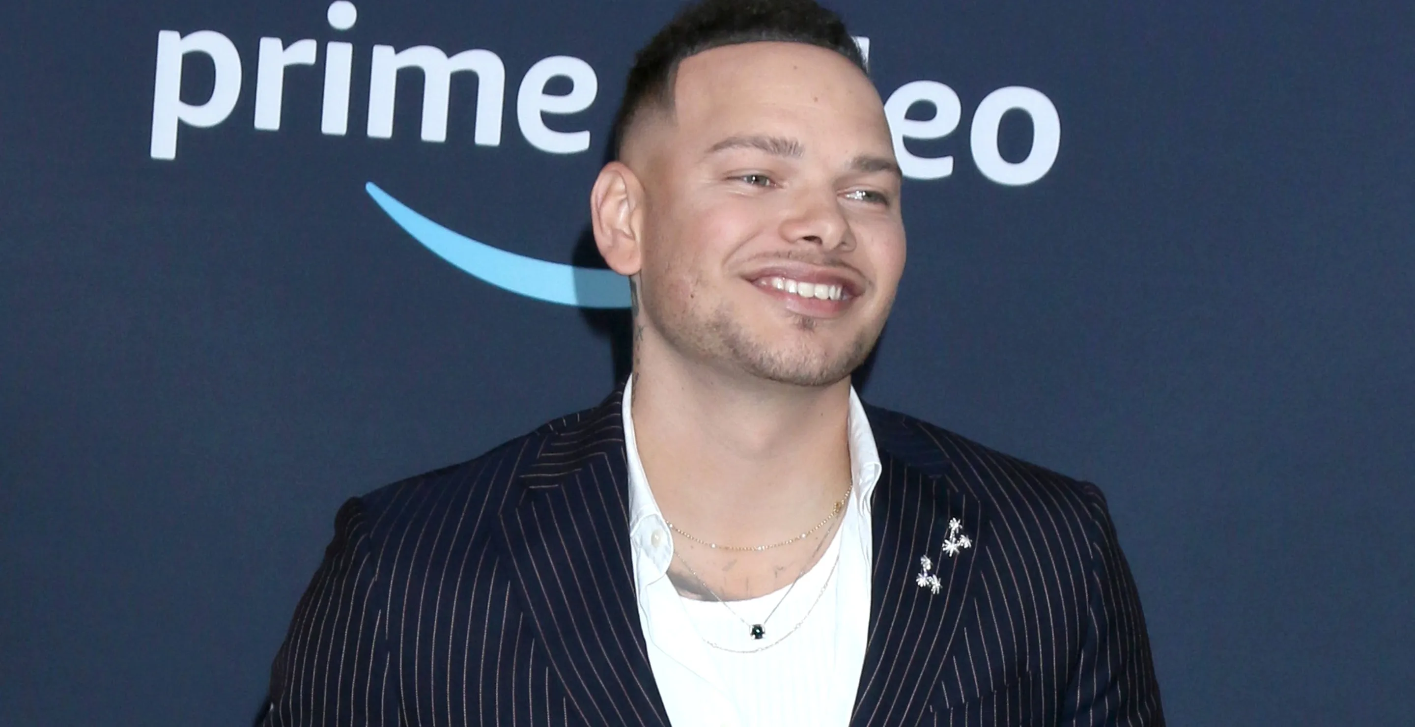 凯恩·布朗（Kane Brown）和泰勒·劳特纳（Taylor Lautner）：从现实生活中的朋友到“代币伴郎”